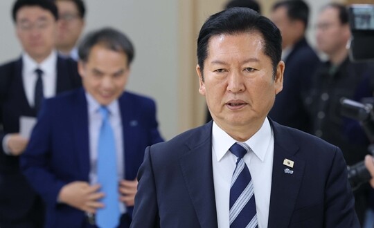 더불어민주당 정청래 대표가 4월 10일 전남 담양에서 열린 현장 최고위원회의에 참석하고 있다. 사진=연합뉴스