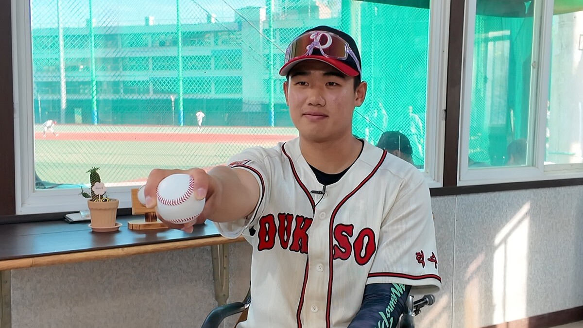 엄준상은 이마트배 결승전에서 만루홈런을 기록하는 등 투타에서 맹활약하며 덕수고의 우승을 이끌었다. 사진=이영미 기자