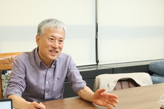 김연창 전 국정원 정보판단실장이 지난 4월 13일 서울 강남 한 사무실에서 일요신문과 인터뷰하고 있다. 사진=이종현 기자