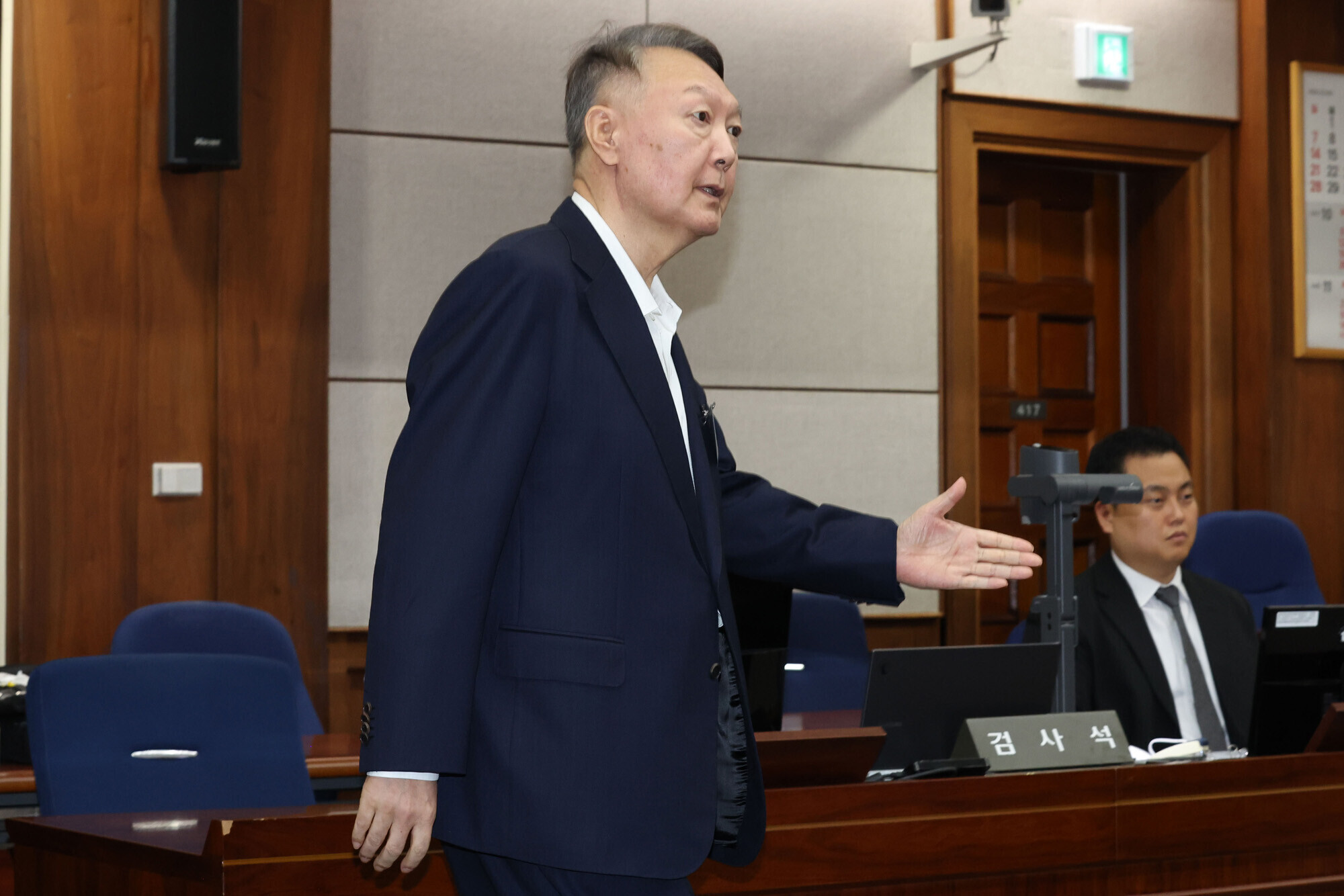 윤석열 전 대통령이 2025년 9월 26일 특수공무집행방해 혐의 1심 재판에서 발언하고 있다. 사진=사진공동취재단