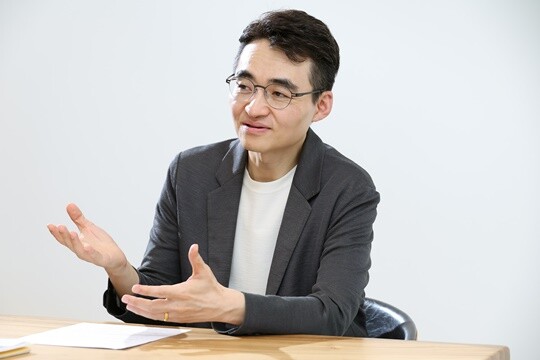 5월 6일 오후 서울 여의도 LS증권 본사에서 염승환 LS증권 이사를 만났다. 염 이사는 2005년 증권계에 몸담은 뒤 개인투자자들 사이에서 ‘염블리’로 불리며 ‘개미들의 멘토’ 역할을 자처하고 있다. 사진=임준선 기자