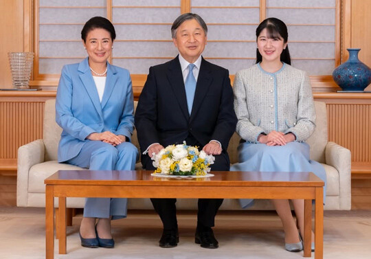 나루히토 일왕(가운데)과 마사코 왕비의 무남독녀 아이코 공주. 사진=궁내청 공식 인스타그램