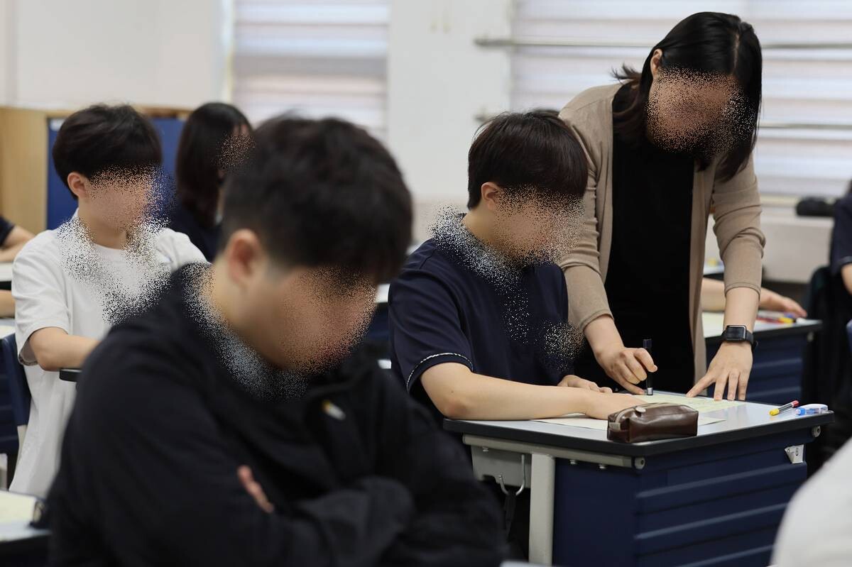 서울의 한 고등학교 교실에서 학생들이 대학수학능력시험 모의평가를 준비하고 있는 모습으로 기사 특정 내용과 관련 없음. 사진=사진공동취재단