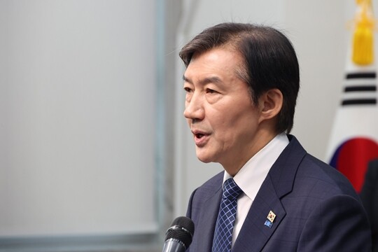 조국 조국혁신당 대표가 4월 14일 오전 국회 당대표실에서 6·3 재보궐 선거 출마 기자회견을 열고 경기 평택을 출마를 밝히고 있다. 사진=박은숙 기자