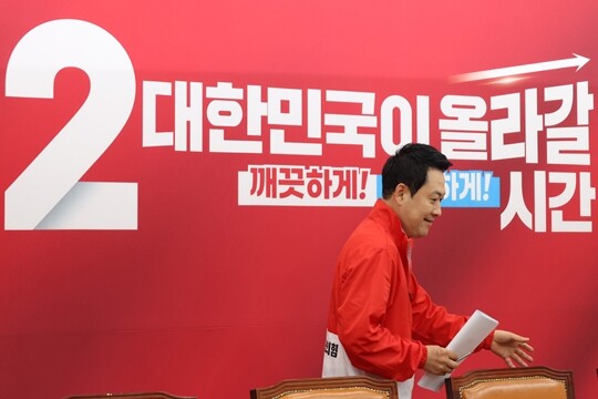 국민의힘 장동혁 상임선거대책위원장이 5월 15일 국회에서 열린 중앙선거대책위원회의에 자리하고 있다. 사진=박은숙 기자