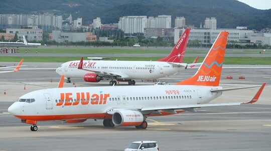 서울 김포공항 주기장에서 이동하는 제주항공 여객기. 사진=연합뉴스