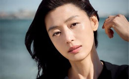 [인터뷰] '군체' 전지현 "시나리오 받고 전율…기존 좀비와 완전히 달랐다"