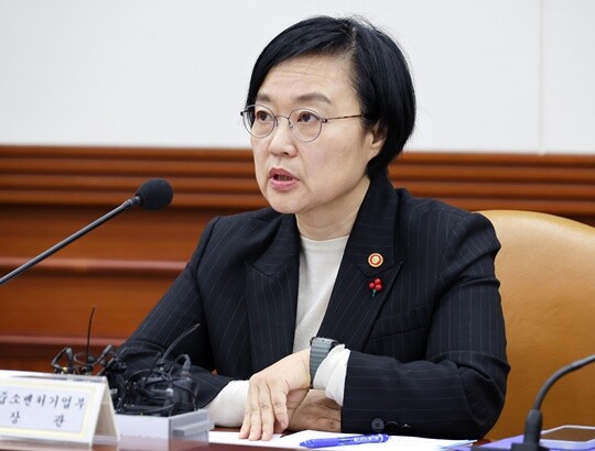 이재명 대통령이 차기 국무총리 후보자로 한성숙 중소벤처기업부 장관을 지명했다. 2025년 12월 한성숙 중소벤처기업부 장관이 서울 종로구 정부서울청사에서 열린 경제·산업경쟁력강화 관계장관회의에서 발언하고 있다. 사진=임준선 기자