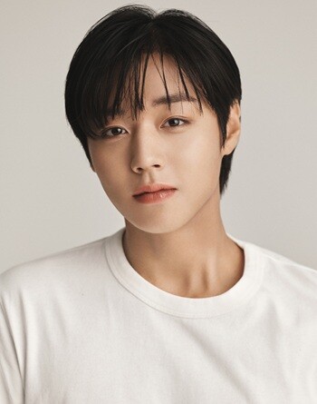 영화 '왕과 사는 남자'로 천만 관객 기록을 세운 가수 겸 배우 박지훈이 티빙 오리지널 드라마 '취사병 전설이 되다'로 코믹 연기에 도전했다. 사진=YY엔터테인먼트 제공
