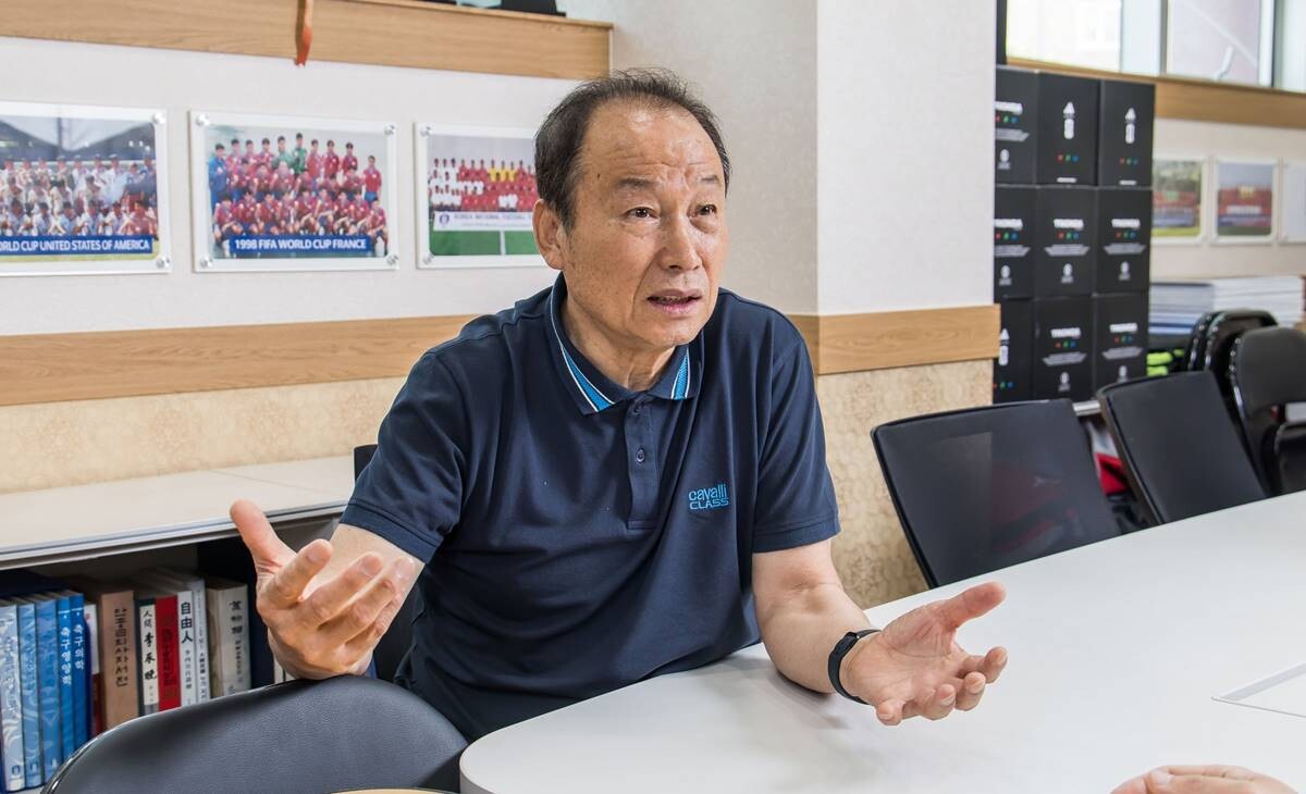 선수 시절 A매치 113경기, 월드컵 1회 출전, 아시안게임 금메달 등의 기록을 남긴 한국 축구의 '레전드' 조영증 한국OB축구회 회장을 만났다. 사진=최준필 기자