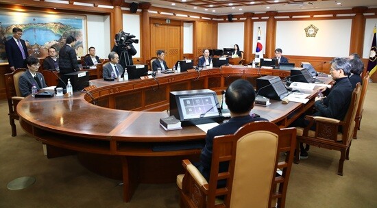 2024년 12월 비상계엄 해제 이후 중앙선관위 회의실. 사진=임준선 기자