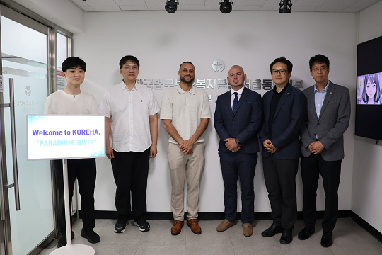 왼쪽부터 2번째 박용철 교수, 섀넌 로스 공동 창립자, 아담 프로셀 대표이사, 정순찬 지부장. 사진=한국법무보호복지공단 제공