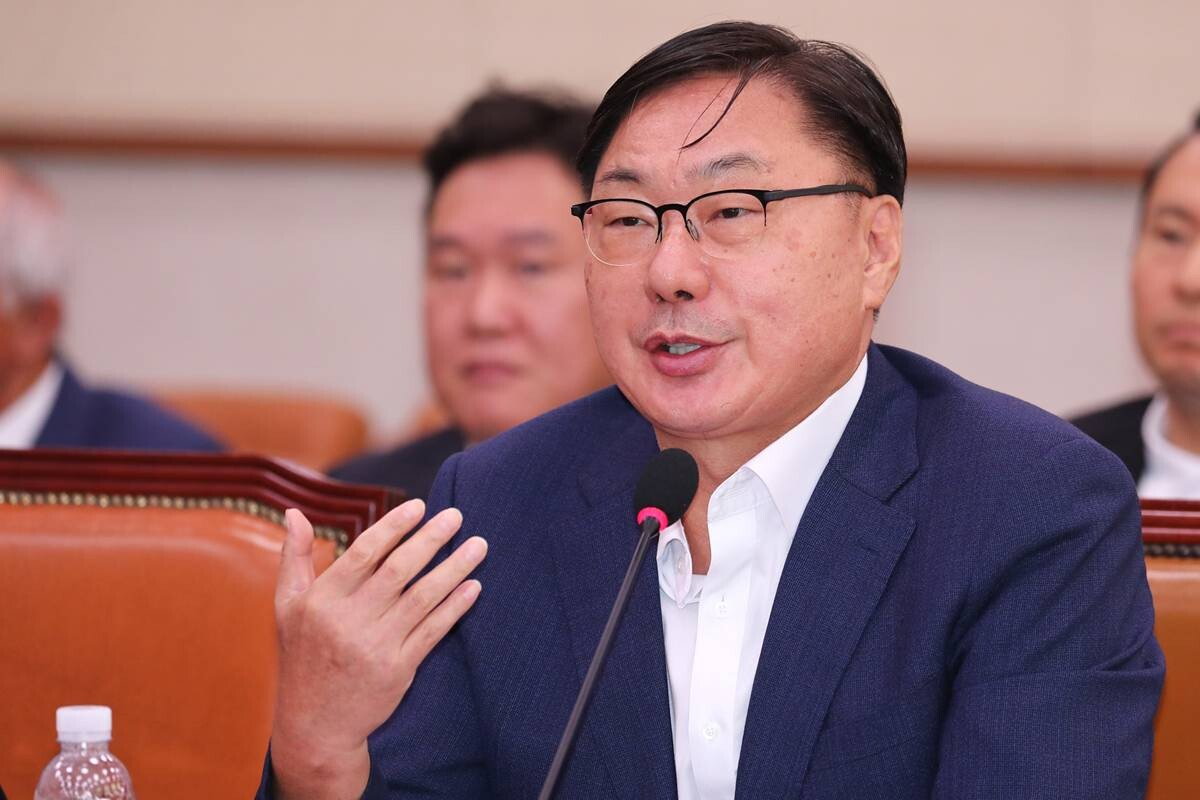 이화영 전 경기도 평화부지사가 2024년 10월 2일 국회 법제사법위원회에서 열린 박상용 수원지검 부부장검사에 대한 '탄핵소추 사건 조사' 관련 청문회에서 의원 질의에 답변하고 있다. 사진=박은숙 기자