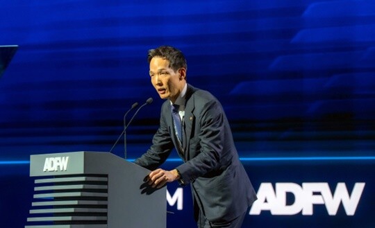 김동원 사장의 한화생명 지분율은 0.03%에 그친다. 2025년 12월 김동원 한화생명 최고글로벌책임자(CGO) 사장이 ‘ADFW 2025’ 글로벌 마켓 서밋 현장에서 개회사를 발표하고 있다. 사진=한화생명 제공