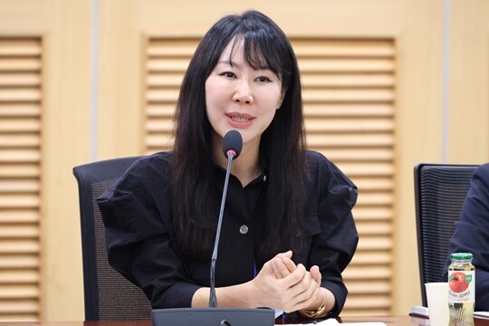 정현경 뮤직카우 의장이 7월 8일 오전 서울 여의도 국회의원회관 제2세미나실에서 열린 ‘팬 중심 K-컬처콘텐츠 STO 활성화 정책세미나'에서 K-금융 문화산업 활성화 전략을 주제로 발제하고 있다. 사진=박은숙 기자