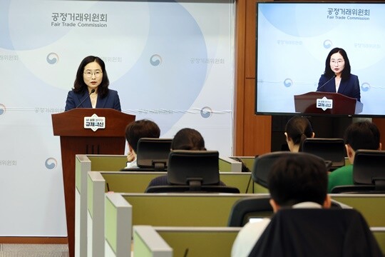 7월 1일 정지은 공정거래위원회 시장감시국장이 세종시 정부세종청사에서 구글의 앱마켓 관련 시장지배적 지위 남용행위 사건에 대해 브리핑하고 있다. 사진=연합뉴스