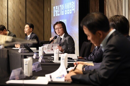 일요신문과 (사)동반성장연구소 공동 주최 '2026 동반성장 컨퍼런스: 디지털 전환과 동반성장'이 열린 7월 15일 서울 종로구 포시즌스 호텔 서울에서 '대·중 소기업 상생협력 간담회'가 열리고 있다. 이날 간담회에서 주병기 공정거래위원회 위원장이 발언을 하고 있다. 사진=임준선 기자