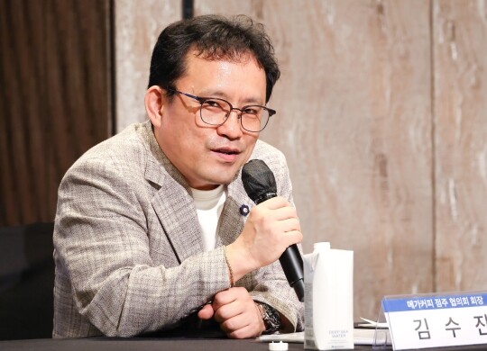 2026 동반성장 컨퍼런스에서 ‘창업의 현실을 묻다’라는 주제로 김수진 메가커피 점주협의회장이 발표하고 있다. 사진=임준선 기자