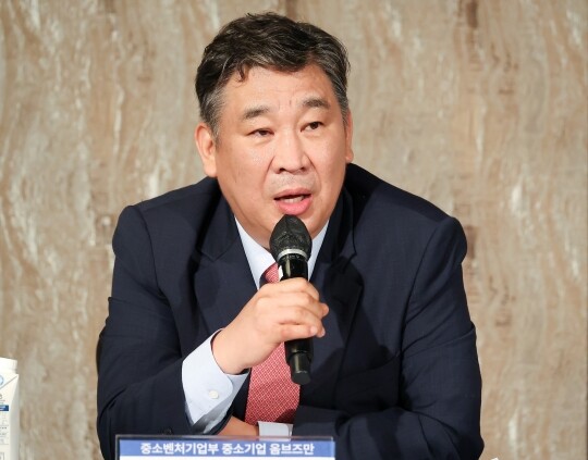 ‘2026 동반성장 컨퍼런스’에서 ‘창업의 현실을 묻다’라는 주제로 최승재 중소벤처기업부 중소기업 옴부즈만이 발표하고 있다. 사진=임준선 기자