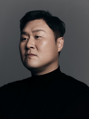 SBS 금토드라마 '김부장'에서 배우 윤경호는 한때 전장의 신으로 불렸던 전직 요원 박진철을 연기했다. 사진=눈컴퍼니 제공