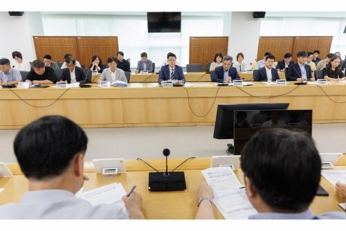 지난 10일 수원특례시 경기도청 율곡홀에서 열린 재정 위기 극복 전략 TF 첫 회의에서 주형철 경기도 경제부지사가 모두발언을 하고 있다. 사진=경기도 제공
