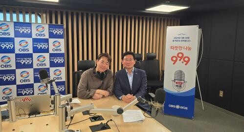 지난 10일 OBS 라디오 '김준호의 굿모닝 OBS'에 출연해 경기도의 법인지방소득세 공동 세원화 주장을 비판한 이상일 용인특례시장(오른쪽). 사진=용인시 제공