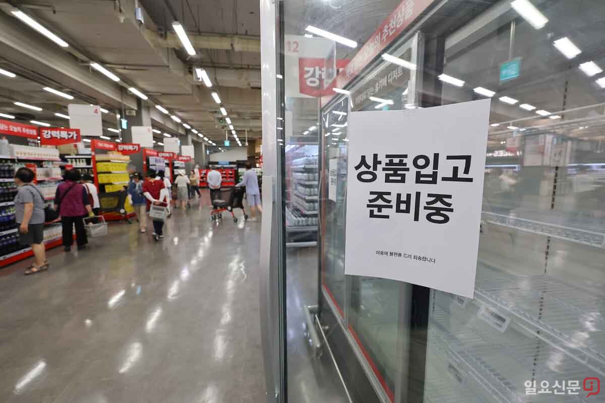 상품 입고를 기다리는 냉장 코너. 사진=임준선 기자