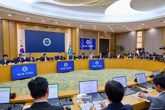 8월 11일 청와대에서 열린 국무회의. 사진=청와대 제공