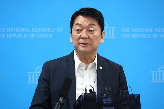 안철수 국민의힘 의원이 8월 12일 국회 소통관에서 당의 조직강화특위 쇄신과 관련한 입장을 밝히고 있다. 사진=박은숙 기자