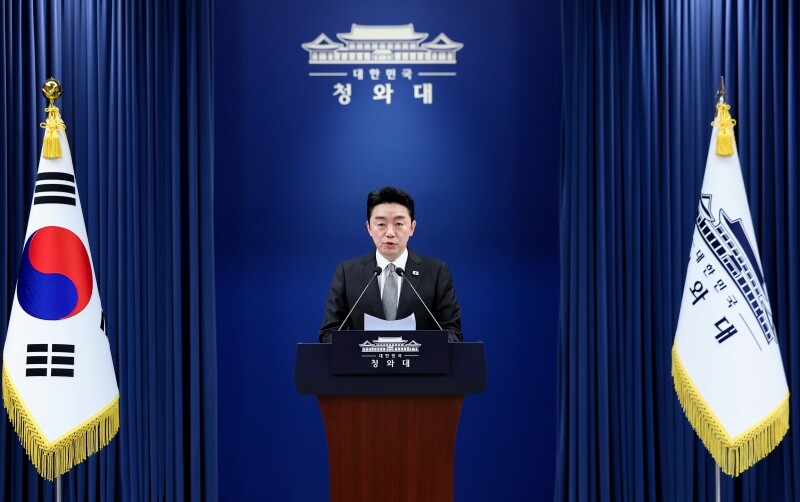 강훈식 비서실장이 지난 8월 30일 청와대 춘추관에서 인사 관련 브리핑을 하고 있다. 사진=연합뉴스