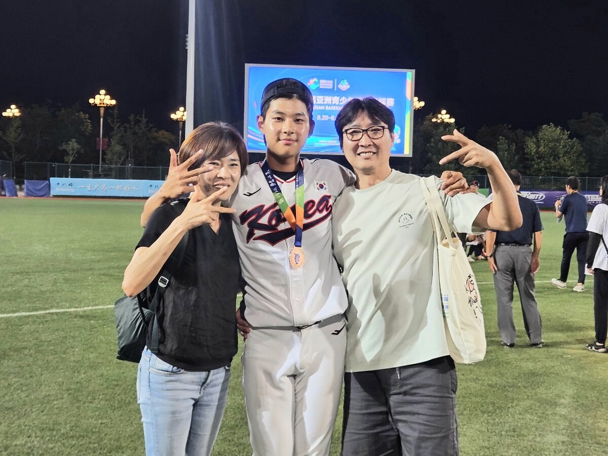하현승은 거액의 계약금 일부를 부모님 선물하는 데 쓰고 싶다는 뜻을 밝혔다. 사진=하현승 제공