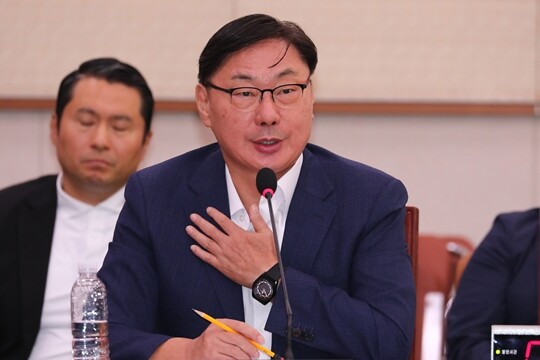 이화영 전 경기도 평화부지사가 2025년 10월 2일 국회 법제사법위원회에서 열린 박상용 수원지검 부부장검사에 대한 탄핵소추 사건 조사 관련 청문회에서 답변하고 있다. 사진=박은숙 기자