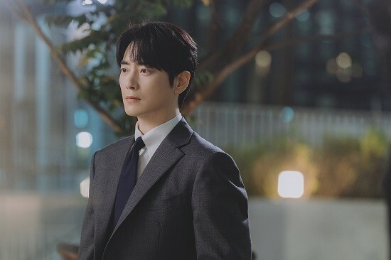 이준혁은 내년 1월 방영 예정인 SBS 금토드라마 '각성'을 통해 데뷔 후 첫 오컬트 장르에 도전한다. 사진=티빙 제공