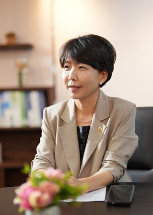 10월 14일 서울시의회 의원회관 도서관에서 인터뷰를 하고 있는 이도희 서울시의원. 사진=이도희 서울시의원실 제공