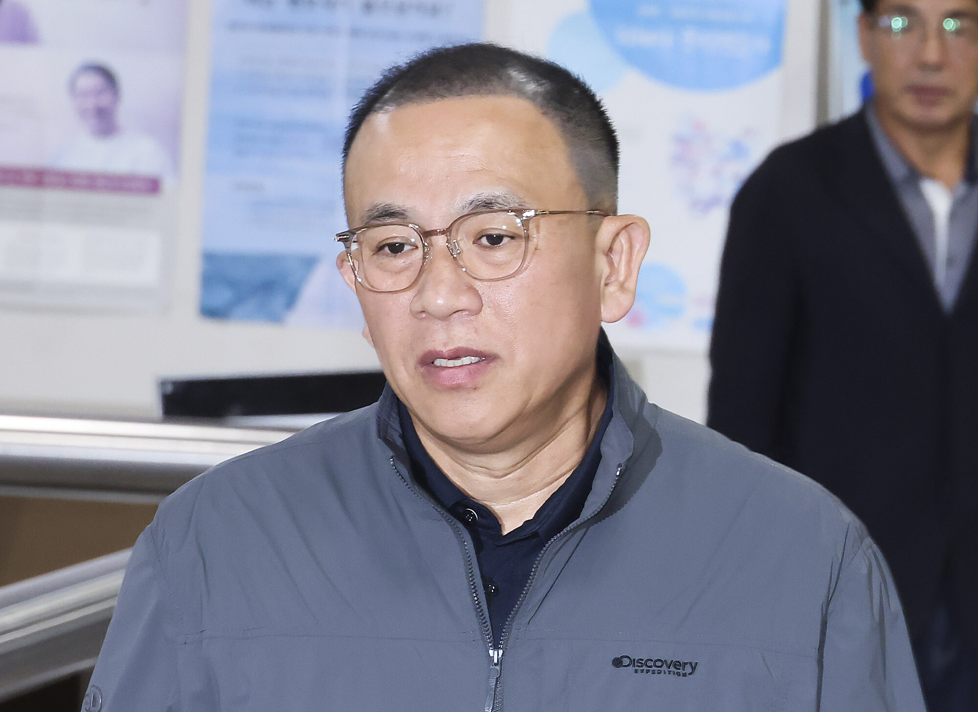 명태균 씨가 지난 7일 오후 서울 서초구 서울고등법원에서 열린 윤석열 전 대통령의 무상 여론조사 관련 정치자금법 위반 혐의 항소심 선고공판에 출석하고 있다. 사진=박정훈 기자