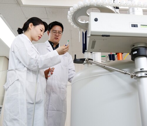 금호석유화학그룹은 각 계열사의 독자 연구 역량을 유기적으로 연결하며 공정의 에너지 효율화와 탄소 감축을 아우르는 복합적 비즈니스 모델을 오랜 기간 일관되게 정립해 왔다. 사진=금호석유화학그룹 제공