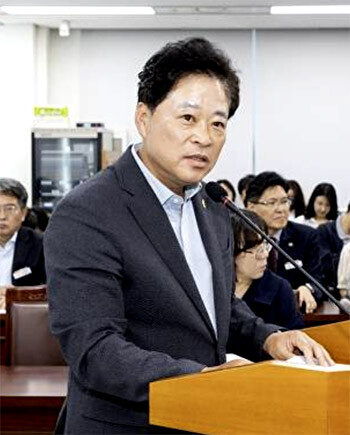 이춘우 부의장이 대구도시철도 1호선 영천(금호) 연장사업이 노선과 사업비 분담 문제로 난항을 겪고 있는 것과 관련해 "지자체 간 갈등을 해소하기 위해서는 적극적인 소통과 현실적인 대안 마련이 중요하다"고 말했다. 사진=경북도 의회 제공