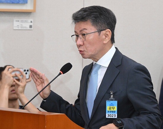 7월 30일 국회 문체위에서 열린 대한축구협회 청문회에서 증인선서하는 정몽규 전 대한축구협회장. 사진=국회사진취재단