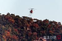 북한산 화재현장 근접비행하는 소방헬기