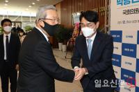 민주당 박용진 의원 출판기념회 참석한 김종인