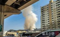 서울 인왕산 인근 화재…홍제동 주택가로 연기 확산