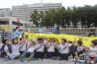 후쿠시마 오염수 투기 중단 퍼포먼스하는 민주당