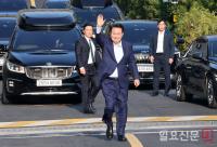 관저 떠나는 윤 전 대통령 내외