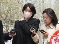 1심 선고 재판에 출석하는 문재인 전 대통령 딸 문다혜 