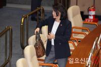 '방송 3법' 토론 지켜본 이진숙 방통위원장