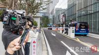 이기훈 삼부토건 부회장 호송차량 촬영하는 취재진