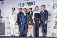 포토타임 갖는 박찬욱 감독과 배우들
