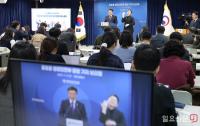기자 브리핑 하는 윤호중 행정안전부장관