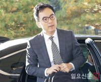 대검으로 출근하는 구자현 검찰총장 직무대행