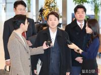 질문에 답하는 이준석 대표